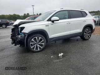 ✅ 2023 Volkswagen Taos SE • VIN: 3VVYX7B25PM318937 • Лот: 83763345. Опубликован ранее на Copart с пробегом 33 992 миль. Бесплатный доступ к архиву аукционных продаж из США и подробный отчёт об истории автомобиля на DreamBid. Изображение 1.