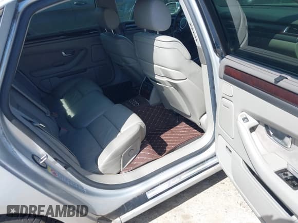 ✅ 2004 Audi A8 • VIN: WAUML44E74N000587 • Lot: 42479262. Listed on IAAI with 100,722 mi. Free auction sales archive from the USA and detailed vehicle history report at DreamBid. Image 8.