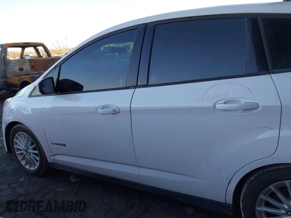 ✅ 2016 Ford C-Max SE • VIN: 1FADP5AU5GL109919 • Lot: 41602524. Wystawiony na IAAI z przebiegiem 206 198 mil. Bezpłatny archiwum sprzedaży aukcyjnych z USA i szczegółowy raport historii pojazdu na DreamBid. Zdjęcie 15.