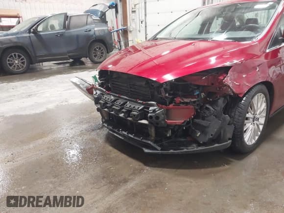 ✅ 2017 Ford Focus Titanium • VIN: 1FADP3J26HL238966 • Lot: 43818466. Listed on IAAI with 35,572 mi. Free auction sales archive from the USA and detailed vehicle history report at DreamBid. Image 6.