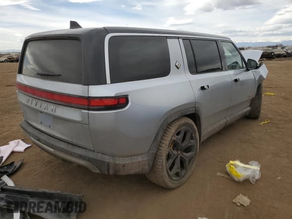 ✅ 2023 Rivian R1S Adventure • VIN: 7PDSGABA8PN008336 • Lot: 45955474. Wystawiony na Copart z przebiegiem Nie podano. Bezpłatny archiwum sprzedaży aukcyjnych z USA i szczegółowy raport historii pojazdu na DreamBid. Zdjęcie 3.