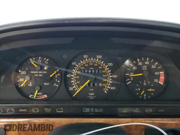 ✅ 1988 Mercedes-Benz 560 • VIN: WDBCA39D4JA397286 • Lot: 67397615. Wystawiony na Copart z przebiegiem 109 532 mil. Bezpłatny archiwum sprzedaży aukcyjnych z USA i szczegółowy raport historii pojazdu na DreamBid. Zdjęcie 9.