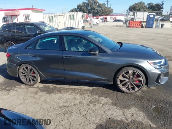 ✅ 2024 Audi S3 Premium Plus • VIN: WAUH3DGY5RA083068 • Lot: 40943788. Wystawiony na IAAI z przebiegiem 2 185 mil. Bezpłatny archiwum sprzedaży aukcyjnych z USA i szczegółowy raport historii pojazdu na DreamBid. Zdjęcie 13.