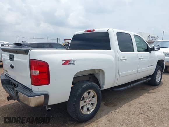 2007 Chevrolet Silverado 1500 1LT z VIN 3GCEK13387G506628, wystawiony jako IAAI lot #42087661 z przebiegiem 270 119 mil mil oraz . Historia ofert i sprzedaży dostępna na DreamBid. Obrazek 4.