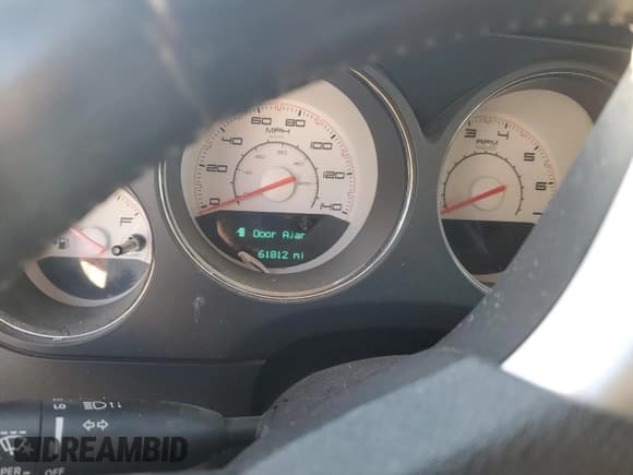 ✅ 2011 Dodge Challenger • VIN: 2B3CJ4DG9BH512929 • Lot: 83469504. Wystawiony na Copart z przebiegiem 61 812 mil. Bezpłatny archiwum sprzedaży aukcyjnych z USA i szczegółowy raport historii pojazdu na DreamBid. Zdjęcie 9.