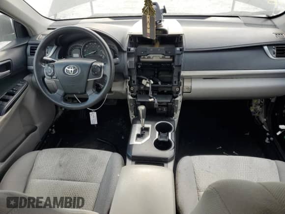 2013 Toyota Camry L z VIN 4T4BF1FK1DR305464, wystawiony jako Copart lot #81585885 z przebiegiem 229 471 mil mil oraz Szkoda całkowita • Salvage title. Historia ofert i sprzedaży dostępna na DreamBid. Obrazek 8.