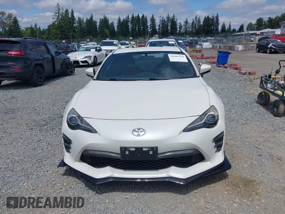✅ 2017 Toyota 86 • VIN: JF1ZNAA14H8701617 • Lot: 42582214. Wystawiony na IAAI z przebiegiem 59 953 mil. Bezpłatny archiwum sprzedaży aukcyjnych z USA i szczegółowy raport historii pojazdu na DreamBid. Zdjęcie 12.