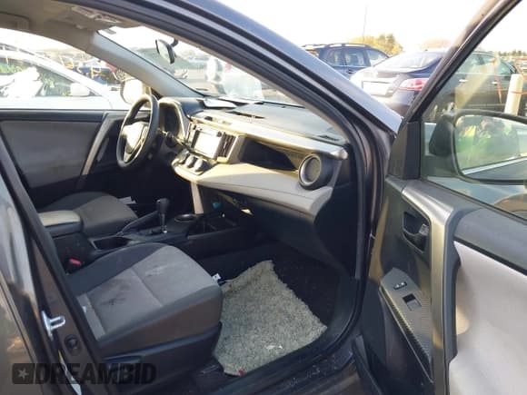 ✅ 2015 Toyota RAV4 LE • VIN: JTMBFREV7FJ031703 • Lot: 43613721. Listed on IAAI with 137,243 mi. Free auction sales archive from the USA and detailed vehicle history report at DreamBid. Image 5.