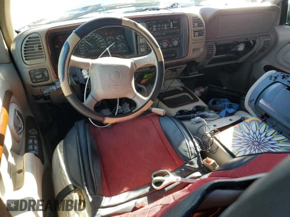 ✅ 1999 Cadillac Escalade • VIN: 1GYEK13R0XR418963 • Lot: 82757105. Listed on Copart with 213,024 mi. Free auction sales archive from the USA and detailed vehicle history report at DreamBid. Image 8.