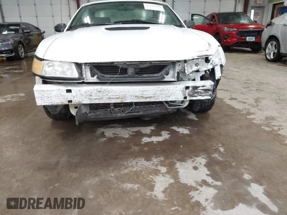 ✅ 1999 Ford Mustang • VIN: 1FAFP4048XF118956 • Lot: 43219945. Wystawiony na IAAI z przebiegiem 121 741 mil. Bezpłatny archiwum sprzedaży aukcyjnych z USA i szczegółowy raport historii pojazdu na DreamBid. Zdjęcie 6.