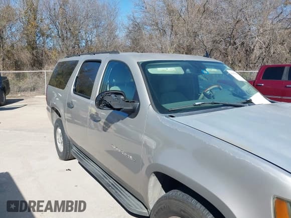 ✅ 2007 Chevrolet Suburban LT • VIN: 1GNFK16397R188641 • Лот: 41476819. Опубликован ранее на IAAI с пробегом 209 792 миль. Бесплатный доступ к архиву аукционных продаж из США и подробный отчёт об истории автомобиля на DreamBid. Изображение 6.