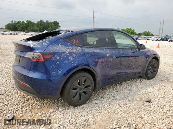 ✅ 2024 Tesla Model Y • VIN: 7SAYGDEDXRA327568 • Lot: 56755505. Wystawiony na Copart z przebiegiem 10 799 mil. Bezpłatny archiwum sprzedaży aukcyjnych z USA i szczegółowy raport historii pojazdu na DreamBid. Zdjęcie 3.