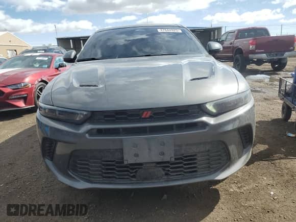 2024 Dodge Hornet R/T Plus z VIN ZACPDFDW3R3A11111, wystawiony jako Copart lot #47644925 z przebiegiem 15 612 mil mil oraz Czysty tytuł • Clean title. Historia ofert i sprzedaży dostępna na DreamBid. Obrazek 5.