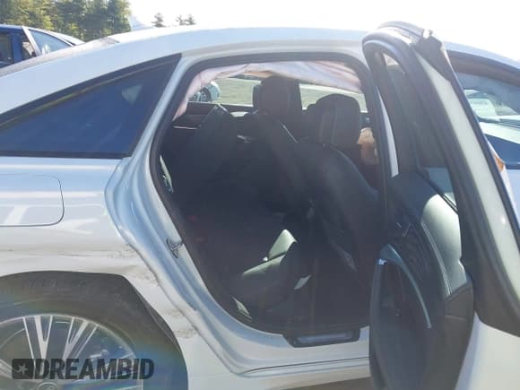 ✅ 2024 Audi A6 Premium Plus • VIN: WAUE3BF20RN038505 • Lot: 43082272. Wystawiony na IAAI z przebiegiem 13 289 mil. Bezpłatny archiwum sprzedaży aukcyjnych z USA i szczegółowy raport historii pojazdu na DreamBid. Zdjęcie 8.