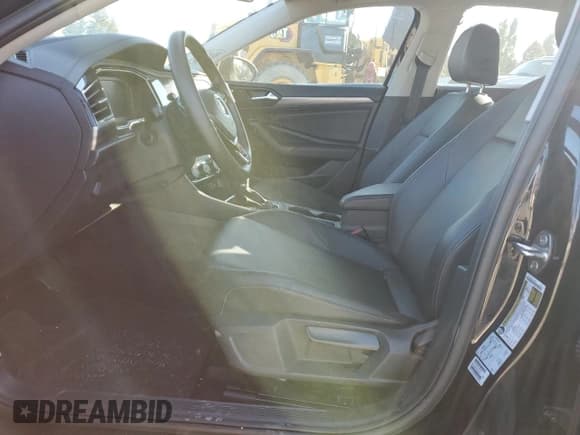 ✅ 2019 Volkswagen Jetta SEL • VIN: 3VWE57BU9KM237423 • Лот: 85542745. Опубликован ранее на Copart с пробегом 76 187 миль. Бесплатный доступ к архиву аукционных продаж из США и подробный отчёт об истории автомобиля на DreamBid. Изображение 7.