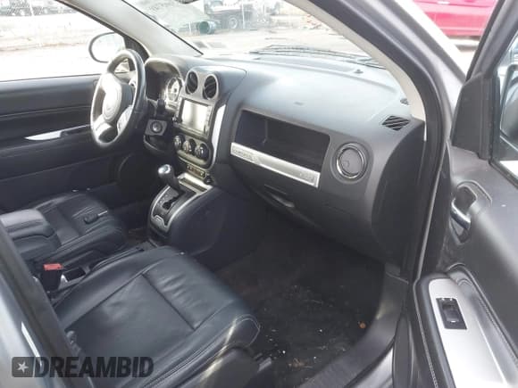 ✅ 2017 Jeep Compass High Altitude • VIN: 1C4NJDEB1HD171980 • Lot: 43665749. Wystawiony na IAAI z przebiegiem 111 542 mil. Bezpłatny archiwum sprzedaży aukcyjnych z USA i szczegółowy raport historii pojazdu na DreamBid. Zdjęcie 5.