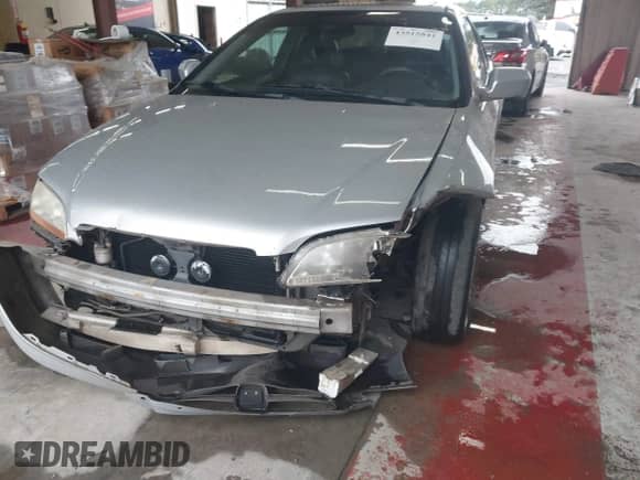 2001 Honda Accord EX с VIN 1HGCG22561A002006, выставлен на аукционе IAAI как лот 43515841 с пробегом 337 330 миль миль и . История ставок и продаж доступна на DreamBid. Изображение 6.