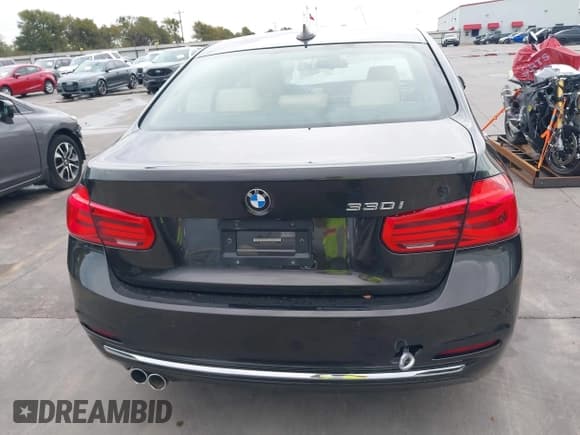✅ 2018 BMW 3 Series 330i • VIN: WBA8B9G58JNU97948 • Lot: 43534682. Listed on IAAI with 39,361 mi. Free auction sales archive from the USA and detailed vehicle history report at DreamBid. Image 16.