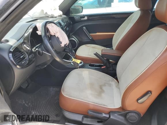 ✅ 2016 Volkswagen Beetle Wolfsburg Edition • VIN: 3VWF17AT8GM637442 • Lot: 55034595. Listed on Copart with 137,211 mi. Free auction sales archive from the USA and detailed vehicle history report at DreamBid. Image 7.