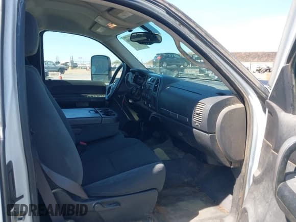 ✅ 2008 Chevrolet Silverado 2500HD 1LT • VIN: 1GCHK29K88E214195 • Lot: 42606508. Wystawiony na IAAI z przebiegiem 144 506 mil. Bezpłatny archiwum sprzedaży aukcyjnych z USA i szczegółowy raport historii pojazdu na DreamBid. Zdjęcie 5.