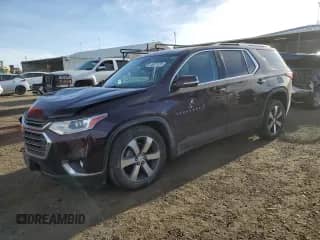 2018 Chevrolet Traverse LT z VIN 1GNEVHKW5JJ253051, wystawiony jako Copart lot #50237035 z przebiegiem 82 612 mil mil oraz Szkoda całkowita • Salvage title. Historia ofert i sprzedaży dostępna na DreamBid. Obrazek 1.