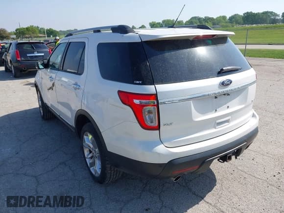 ✅ 2015 Ford Explorer XLT • VIN: 1FM5K8D81FGA13379 • Lot: 42275630. Wystawiony na IAAI z przebiegiem 169 545 mil. Bezpłatny archiwum sprzedaży aukcyjnych z USA i szczegółowy raport historii pojazdu na DreamBid. Zdjęcie 3.