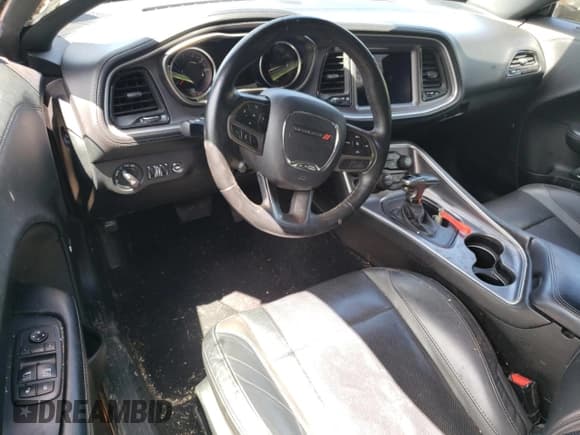 ✅ 2020 Dodge Challenger SXT • VIN: 2C3CDZAG9LH198406 • Lot: 55082374. Wystawiony na Copart z przebiegiem 80 764 mil. Bezpłatny archiwum sprzedaży aukcyjnych z USA i szczegółowy raport historii pojazdu na DreamBid. Zdjęcie 8.