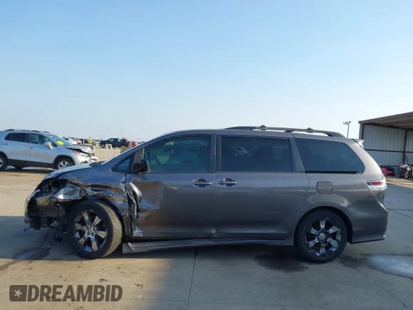 ✅ 2012 Toyota Sienna SE • VIN: 5TDXK3DC3CS176184 • Lot: 41508814. Listed on IAAI with 162,052 mi. Free auction sales archive from the USA and detailed vehicle history report at DreamBid. Image 14.