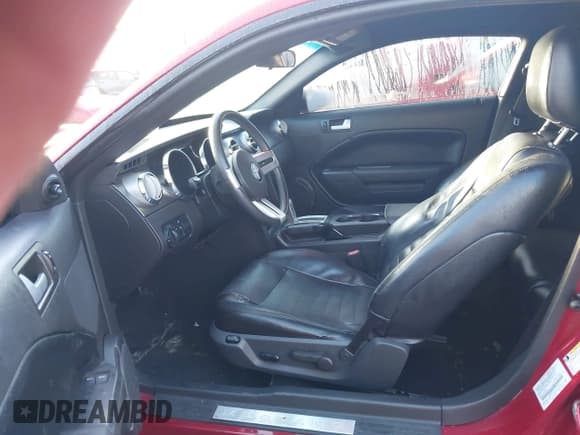 ✅ 2007 Ford Mustang GT Deluxe • VIN: 1ZVFT82H675264112 • Lot: 43619213. Wystawiony na IAAI z przebiegiem 154 656 mil. Bezpłatny archiwum sprzedaży aukcyjnych z USA i szczegółowy raport historii pojazdu na DreamBid. Zdjęcie 5.