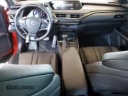 ✅ 2019 Lexus UX 200 • VIN: JTHY3JBH6K2007690 • Lot: 57912595. Wystawiony na Copart z przebiegiem 46 884 mil. Bezpłatny archiwum sprzedaży aukcyjnych z USA i szczegółowy raport historii pojazdu na DreamBid. Zdjęcie 8.