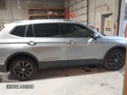 ✅ 2022 Volkswagen Tiguan SE • VIN: 3VV2B7AX6NM015650 • Лот: 43639649. Опубликован ранее на IAAI с пробегом 60 938 миль. Бесплатный доступ к архиву аукционных продаж из США и подробный отчёт об истории автомобиля на DreamBid. Изображение 13.