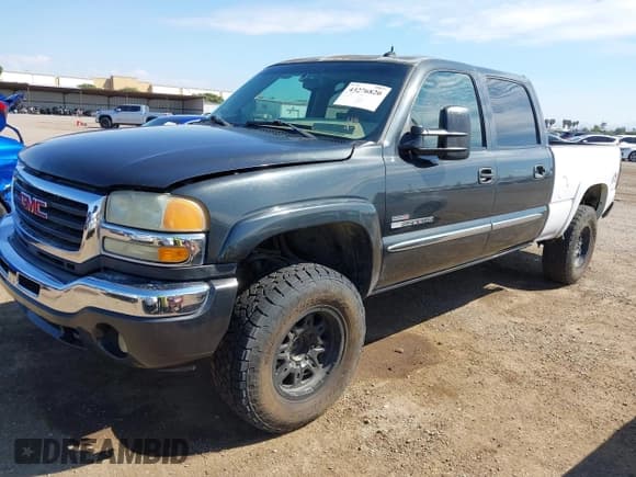 ✅ 2003 GMC Sierra 2500HD SLT • VIN: 1GTHK23193F136772 • Lot: 43276820. Listed on IAAI with 235,081 mi. Free auction sales archive from the USA and detailed vehicle history report at DreamBid. Image 2.