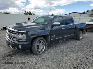 ✅ 2018 Chevrolet Silverado 1500 High Country • VIN: 3GCUKTEC6JG423100 • Лот: 80072265. Опубликован ранее на Copart с пробегом 83 262 миль. Бесплатный доступ к архиву аукционных продаж из США и подробный отчёт об истории автомобиля на DreamBid. Изображение 1.