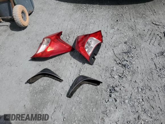 ✅ 2015 Nissan Note S • VIN: 3N1CE2CP3FL430414 • Лот: 59761175. Опубликован ранее на Copart с пробегом 110 357 миль. Бесплатный доступ к архиву аукционных продаж из США и подробный отчёт об истории автомобиля на DreamBid. Изображение 12.