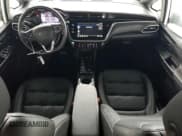 ✅ 2023 Chevrolet Bolt EV 2LT • VIN: 1G1FX6S0XP4137223 • Lot: 41593665. Wystawiony na Copart z przebiegiem 20 653 mil. Bezpłatny archiwum sprzedaży aukcyjnych z USA i szczegółowy raport historii pojazdu na DreamBid. Zdjęcie 8.