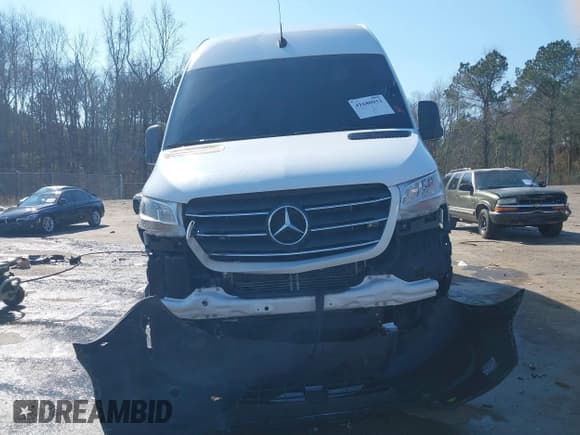 ✅ 2019 Mercedes-Benz Sprinter Cargo • VIN: W1W4EBVYXKP194953 • Lot: 41680933. Listed on IAAI with 102,523 mi. Free auction sales archive from the USA and detailed vehicle history report at DreamBid. Image 12.