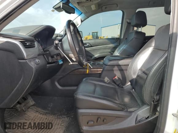 ✅ 2020 Chevrolet Suburban LT • VIN: 1GNSCHKC5LR119885 • Lot: 82712425. Listed on Copart with 220,324 mi. Free auction sales archive from the USA and detailed vehicle history report at DreamBid. Image 7.