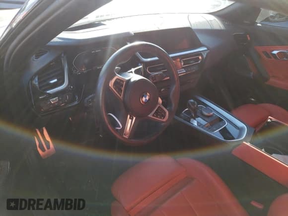 ✅ 2020 BMW Z4 sDriveM40i • VIN: WBAHF9C03LWW51901 • Lot: 36979053. Wystawiony na Copart z przebiegiem 23 486 mil. Bezpłatny archiwum sprzedaży aukcyjnych z USA i szczegółowy raport historii pojazdu na DreamBid. Zdjęcie 8.