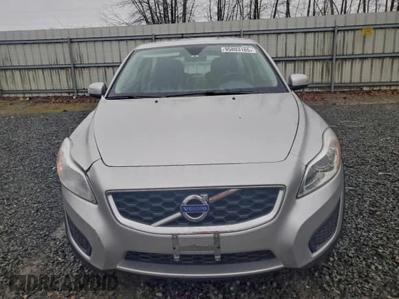 ✅ 2011 Volvo C30 • VIN: YV1672MK4B2211281 • Лот: 95803185. Опубликован ранее на Copart с пробегом 69 880 миль. Бесплатный доступ к архиву аукционных продаж из США и подробный отчёт об истории автомобиля на DreamBid. Изображение 5.