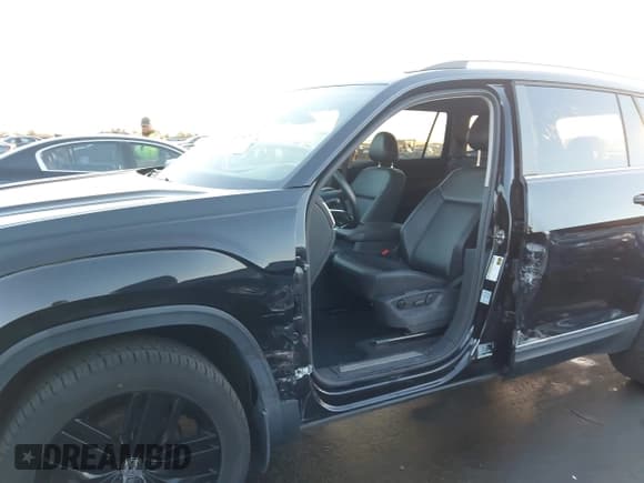 ✅ 2019 Volkswagen Atlas SEL • VIN: 1V2MR2CA9KC540017 • Lot: 43704377. Wystawiony na IAAI z przebiegiem 88 068 mil. Bezpłatny archiwum sprzedaży aukcyjnych z USA i szczegółowy raport historii pojazdu na DreamBid. Zdjęcie 6.