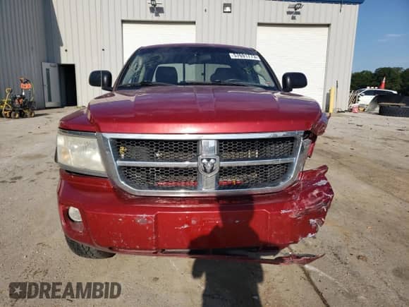 2008 Dodge Dakota SLT z VIN 1D7HW48N48S539736, wystawiony jako Copart lot #57691773 z przebiegiem 154 021 mil mil oraz Szkoda całkowita • Salvage title. Historia ofert i sprzedaży dostępna na DreamBid. Obrazek 5.