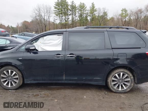 ✅ 2019 Toyota Sienna XLE • VIN: 5TDDZ3DC0KS225564 • Лот: 41973012. Опубликован ранее на IAAI с пробегом 71 858 миль. Бесплатный доступ к архиву аукционных продаж из США и подробный отчёт об истории автомобиля на DreamBid. Изображение 15.