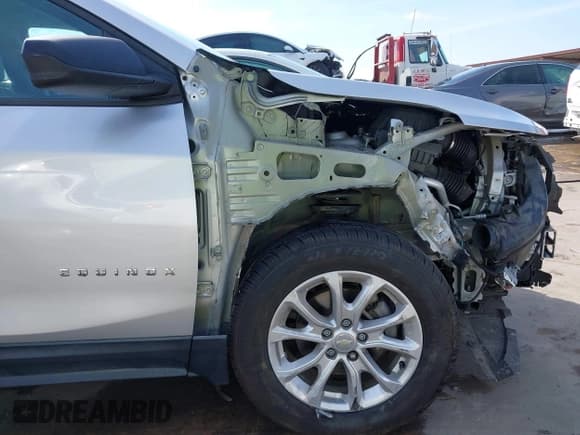 ✅ 2020 Chevrolet Equinox LS • VIN: 3GNAXHEVXLS653233 • Lot: 43125798. Wystawiony na IAAI z przebiegiem 110 051 mil. Bezpłatny archiwum sprzedaży aukcyjnych z USA i szczegółowy raport historii pojazdu na DreamBid. Zdjęcie 19.