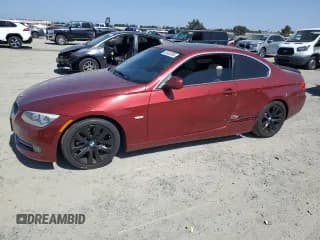 ✅ 2011 BMW 3 Series 328i • VIN: WBAKE5C58BE574024 • Лот: 62028285. Опубликован ранее на Copart с пробегом 73 454 миль. Бесплатный доступ к архиву аукционных продаж из США и подробный отчёт об истории автомобиля на DreamBid. Изображение 1.