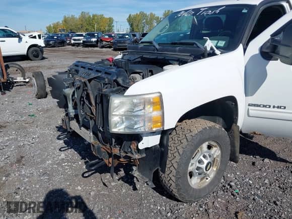 2011 Chevrolet Silverado 2500HD LT с VIN 1GC1KXCGXBF111106, выставлен на аукционе IAAI как лот 43406356 с пробегом 175 024 миль миль и . История ставок и продаж доступна на DreamBid. Изображение 6.