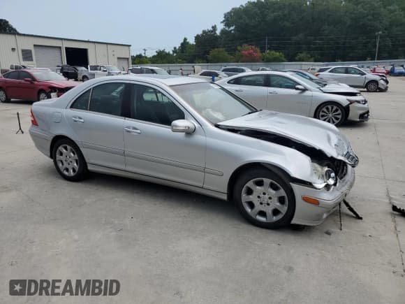 ✅ 2005 Mercedes-Benz C 320 • VIN: WDBRF84J05F567819 • Lot: 64182995. Wystawiony na Copart z przebiegiem 156 192 mil. Bezpłatny archiwum sprzedaży aukcyjnych z USA i szczegółowy raport historii pojazdu na DreamBid. Zdjęcie 4.