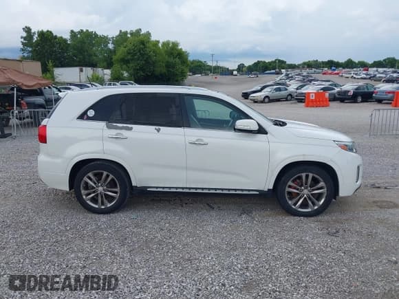 ✅ 2014 Kia Sorento SX Limited • VIN: 5XYKW4A79EG516529 • Lot: 42787320. Listed on IAAI with 224,869 mi. Free auction sales archive from the USA and detailed vehicle history report at DreamBid. Image 13.