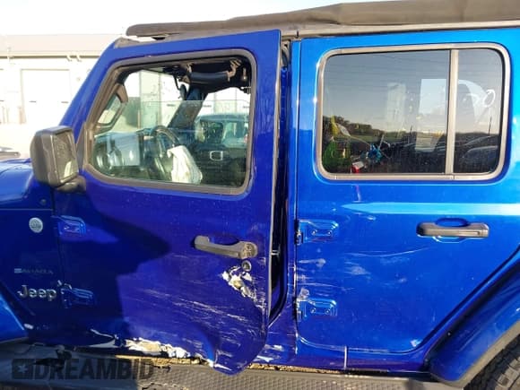 ✅ 2018 Jeep Wrangler Unlimited Sahara • VIN: 1C4HJXEG5JW256700 • Lot: 43705906. Listed on IAAI with 127,599 mi. Free auction sales archive from the USA and detailed vehicle history report at DreamBid. Image 14.