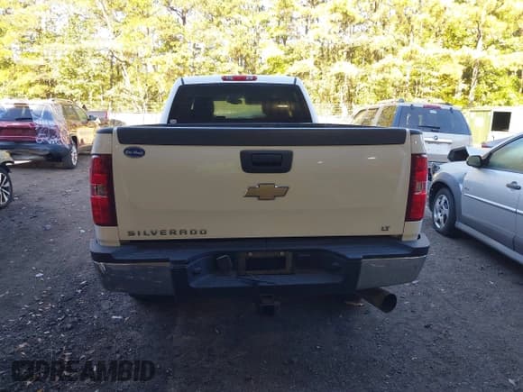 ✅ 2008 Chevrolet Silverado 2500HD LTZ • VIN: 1GCHK23678F152231 • Lot: 43484212. Wystawiony na IAAI z przebiegiem 192 824 mil. Bezpłatny archiwum sprzedaży aukcyjnych z USA i szczegółowy raport historii pojazdu na DreamBid. Zdjęcie 17.