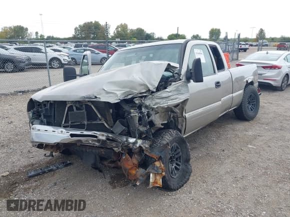 ✅ 2003 Chevrolet Silverado 1500 LS • VIN: 2GCEK19V931183363 • Lot: 43449090. Listed on IAAI with 210,872 mi. Free auction sales archive from the USA and detailed vehicle history report at DreamBid. Image 2.